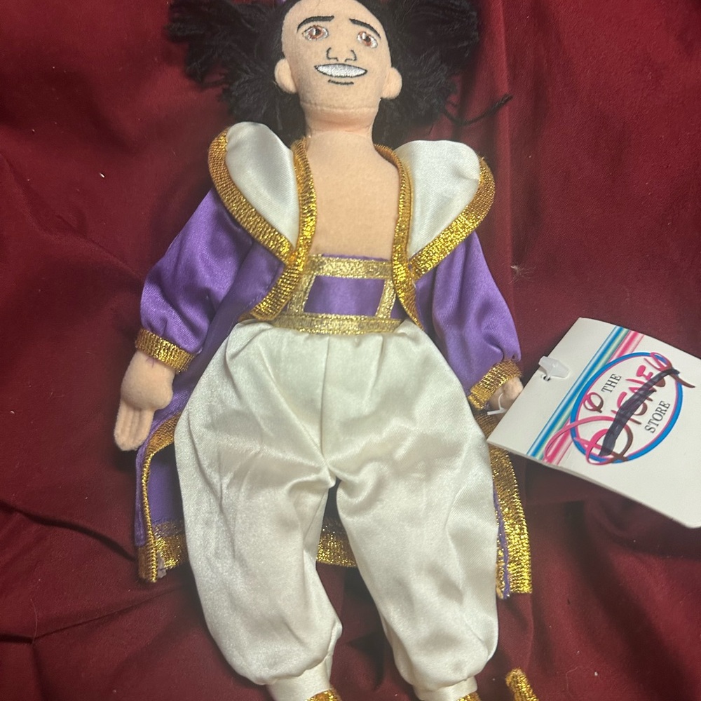 Disney Alladin Doll‎ with Gold Accents